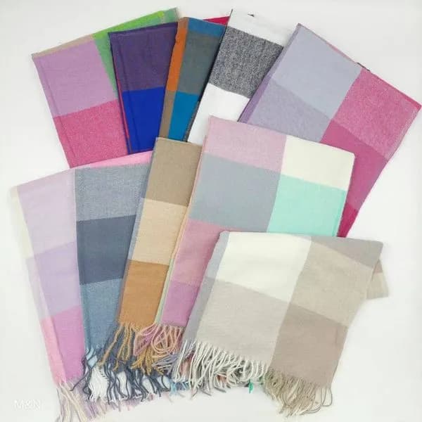 Szaliki damskie w kratę z frędzlami, multikolor, 12 szt