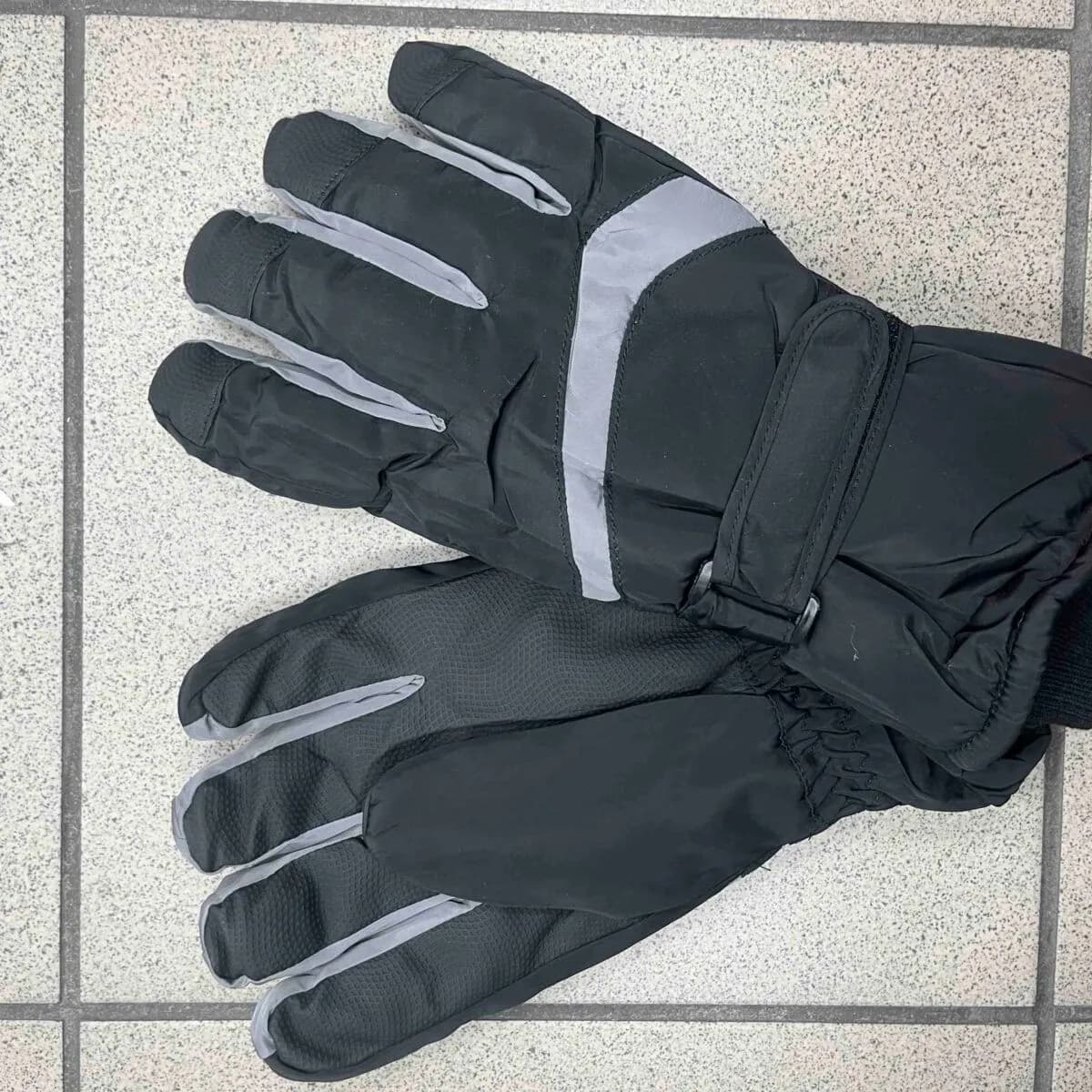 Rękawiczki narciarskie damskie czarne z szarym