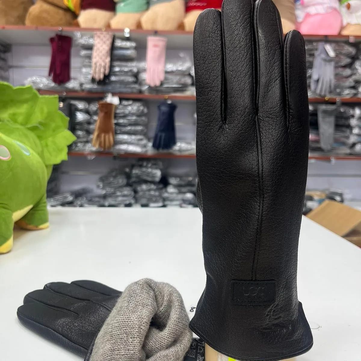 Rękawiczki damskie skórzane czarne z mankietem wełnianym