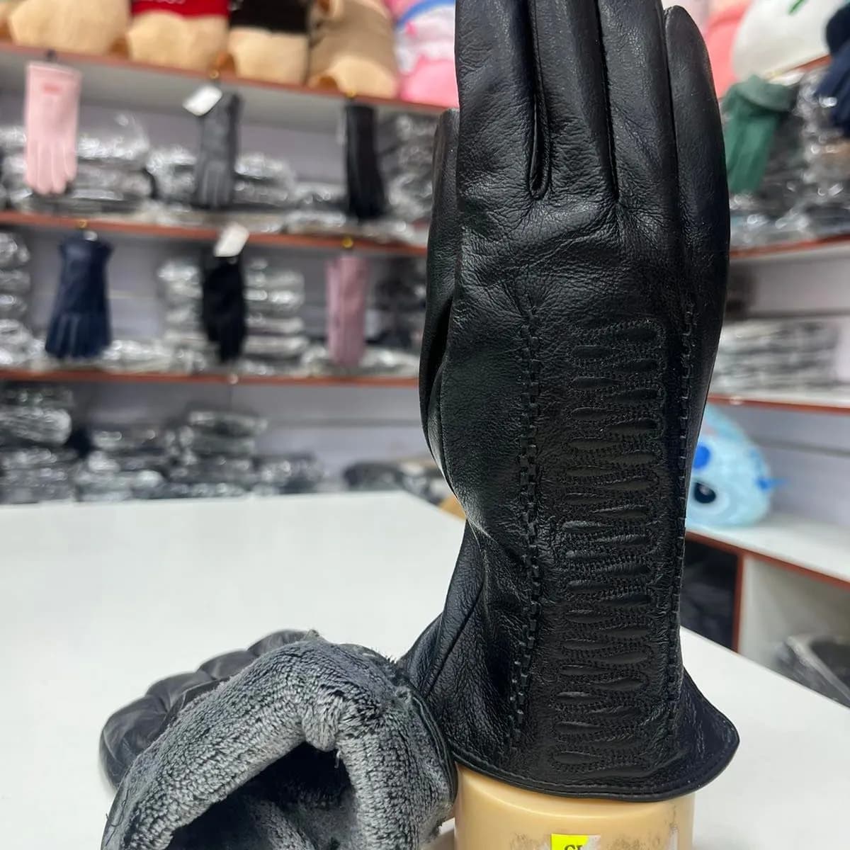 Rękawiczki damskie czarne ze skóry z podszyciem