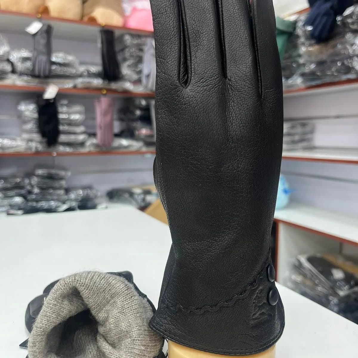 Rękawiczki damskie skórzane czarne z mankietem