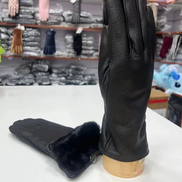 Rękawiczki damskie czarne ze sztucznym futrem