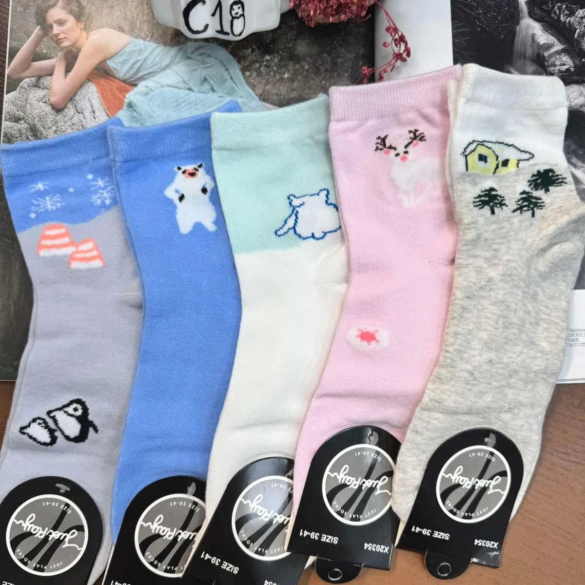Skarpetki damskie L-P z motywami zimowymi C18