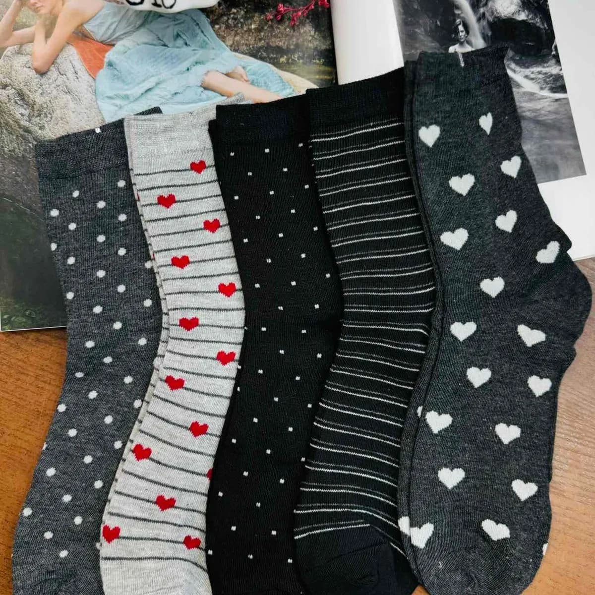 Skarpetki damskie szare z sercami i paskami 5 szt