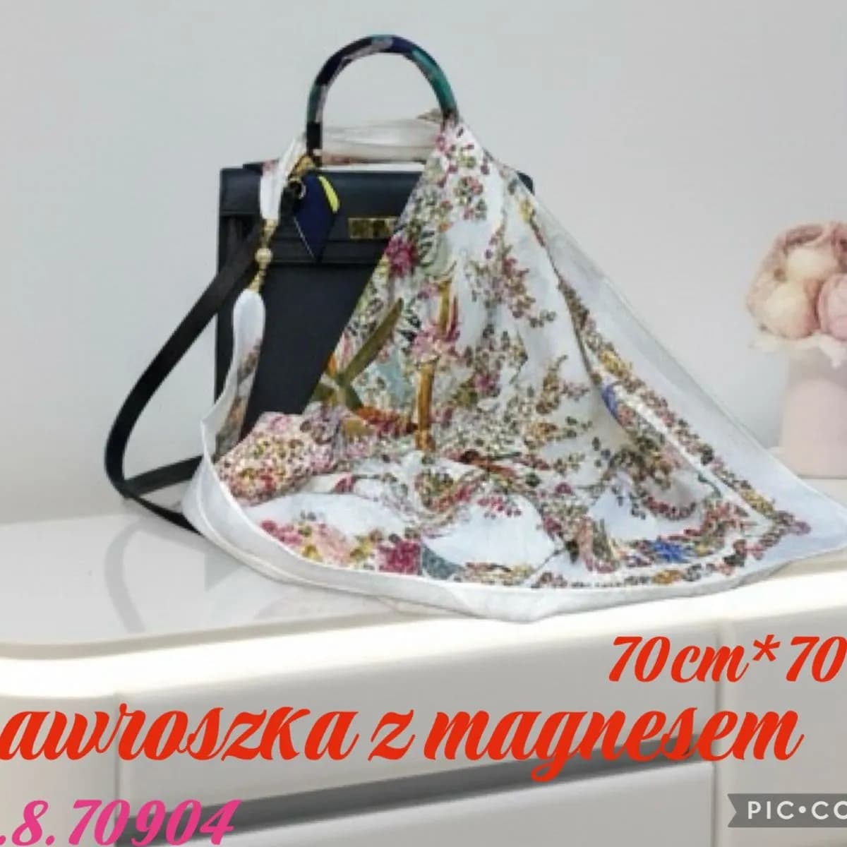 Gawroszka Damska 70cm x 70cm z magnesem