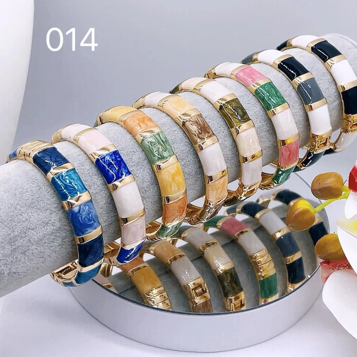 Bransoletki damskie wielobarwne z białym akcentem 020925-141