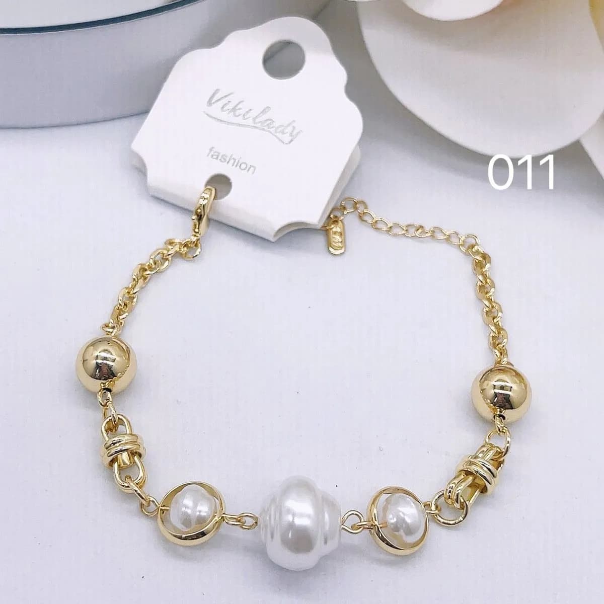 Bransoletka damska Vikilady z perłami i koralikami złoconymi