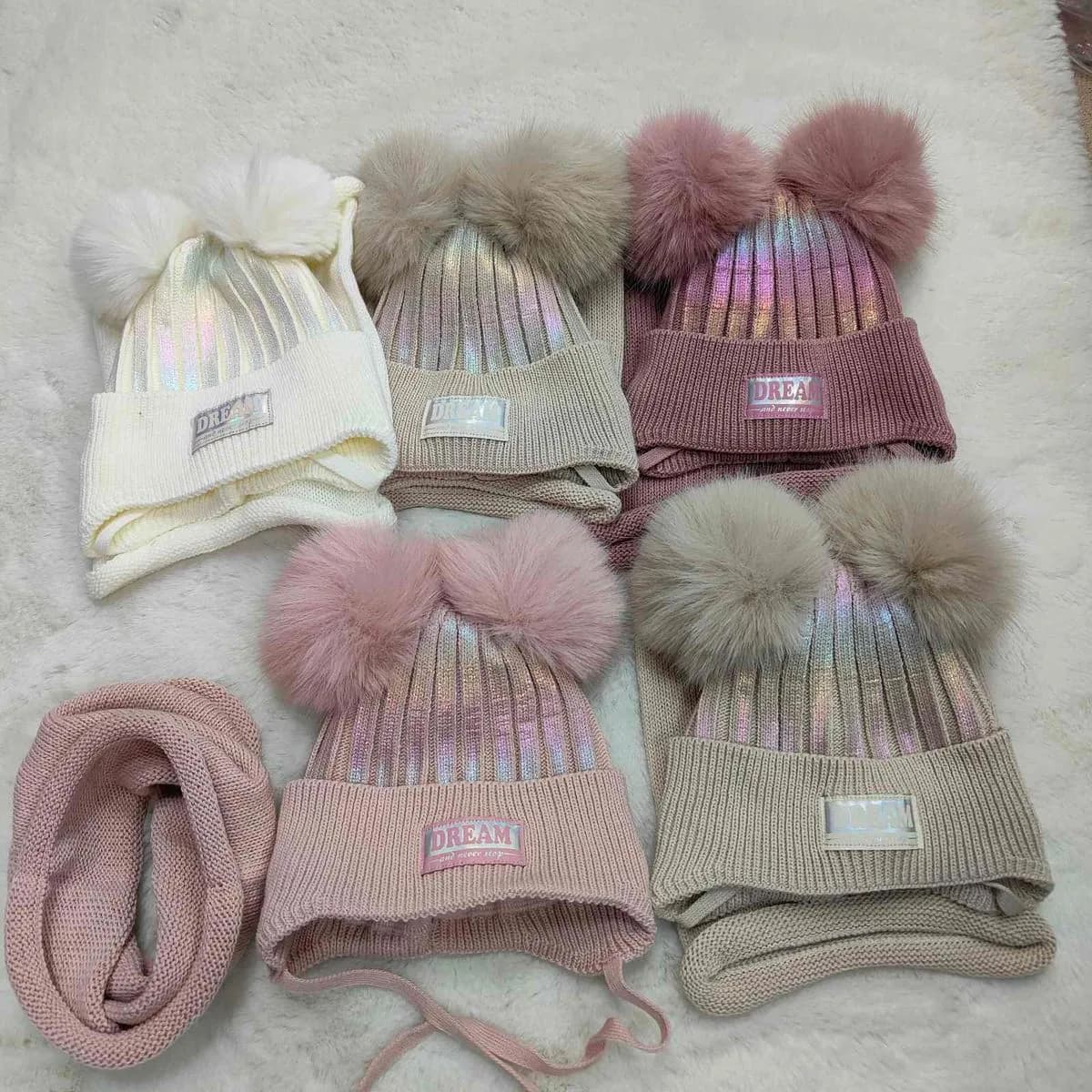 Komplet czapki i komina dla dzieci 46-50 z pomponami