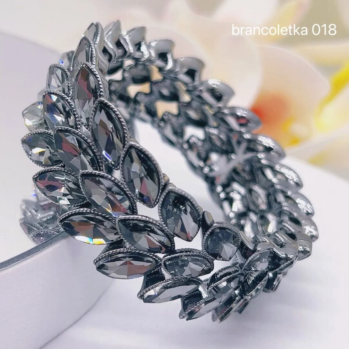 Bransoletka damska z kryształkami 070925-15