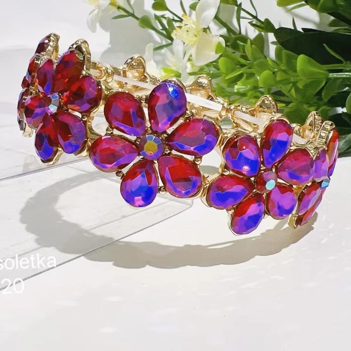 Bransoletka damska kwiatowa z kryształkami 020