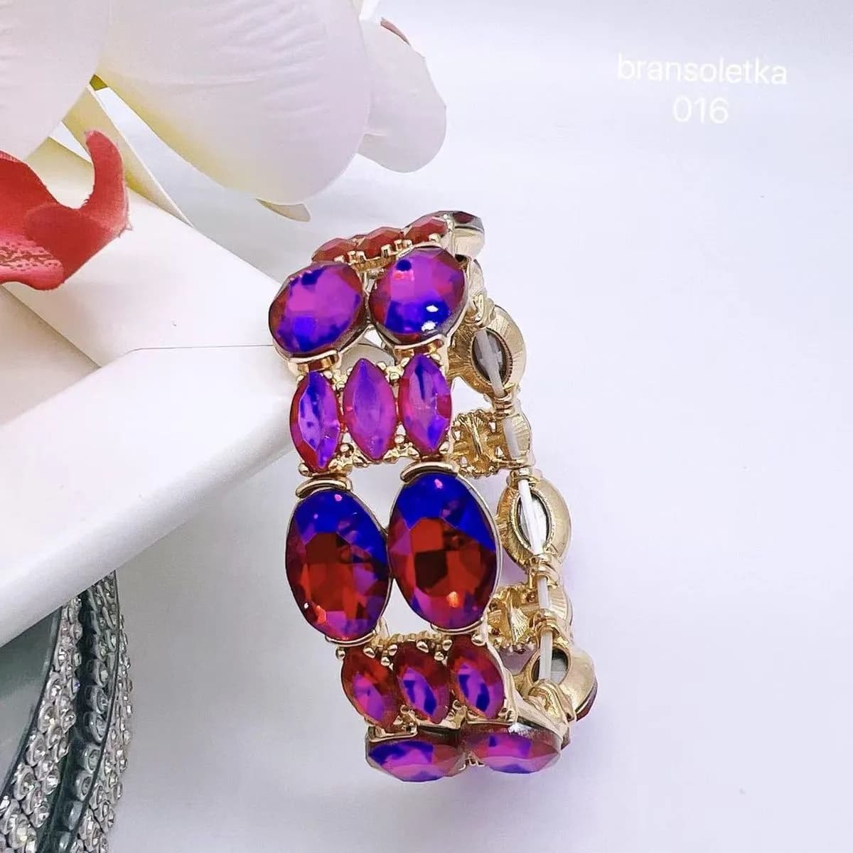 Bransoletka damska z kryształkami fuksjowo-rubinowymi 016