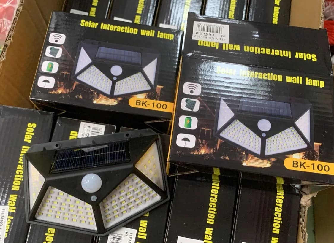 Lampka solarna ścienna z czujnikiem ruchu BK-100