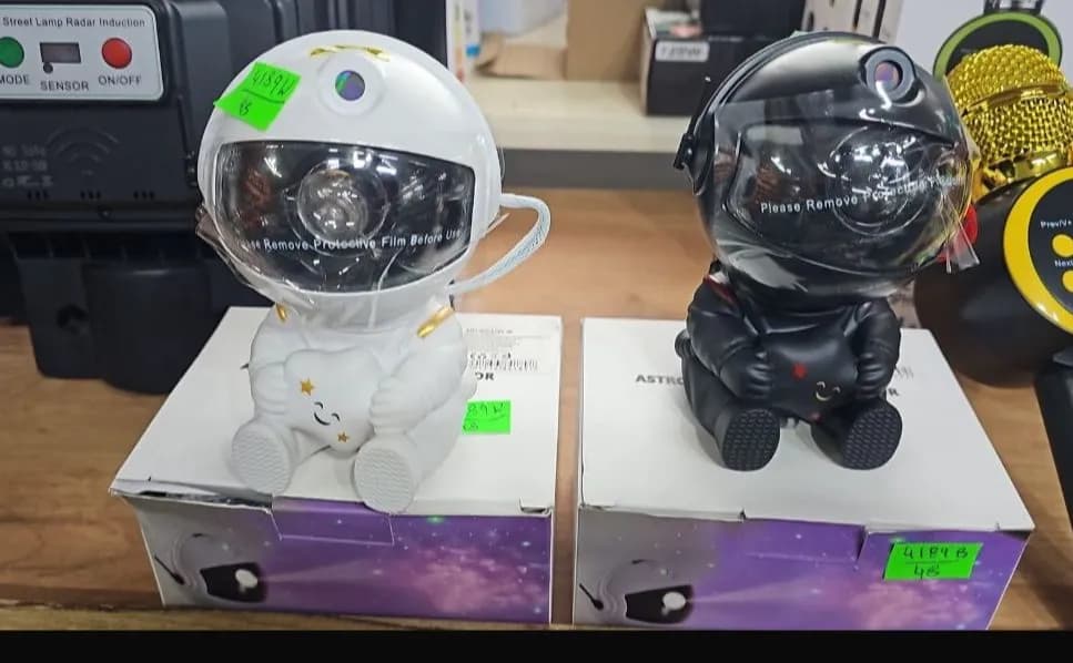 Projektor Lampka Nocna Astronauta Biały/Czarny