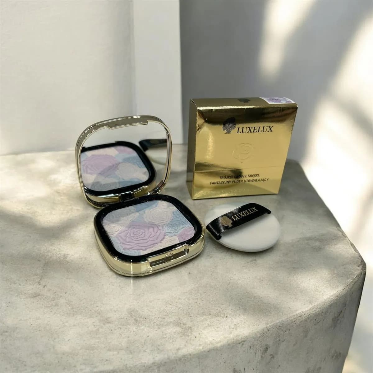 Puder Prasowany Trójkolorowy Utrwalający Makijaż (Kolor 02)