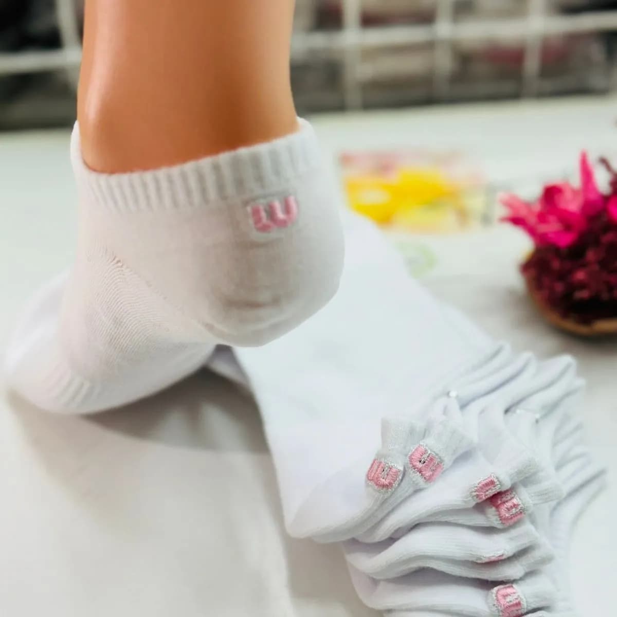 Skarpetki damskie niskie białe z logo U, 40 szt