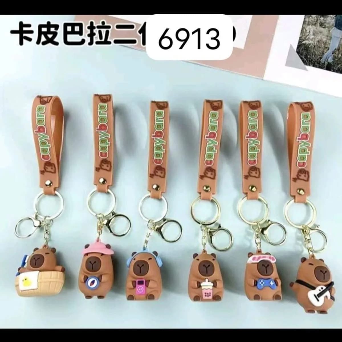 Brelok do Kluczy Kapibara Silikonowy z Paskiem Mix Wzorów 24szt