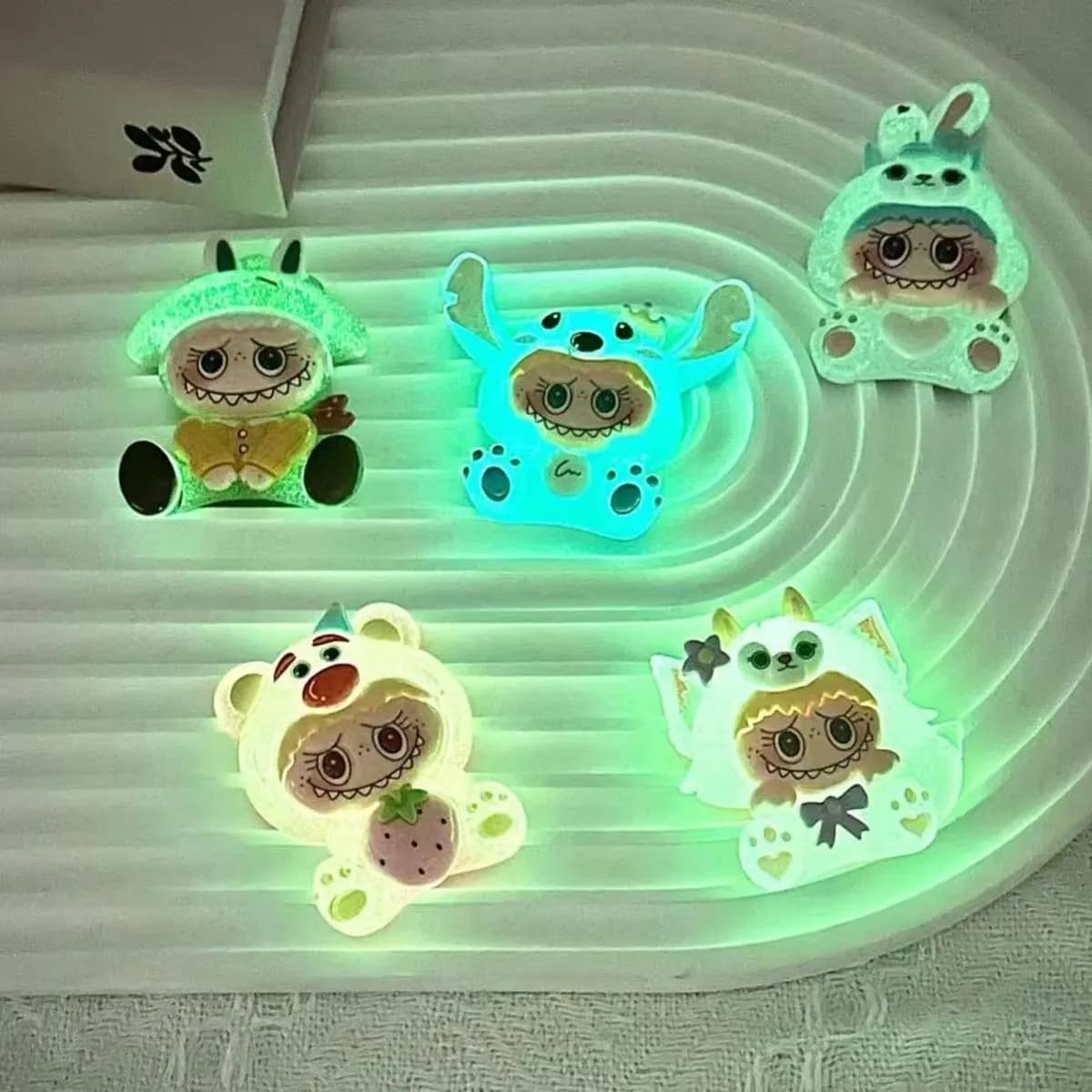 LABUBU Świecące Gumki do Włosów Fluorescencyjne 40 szt.