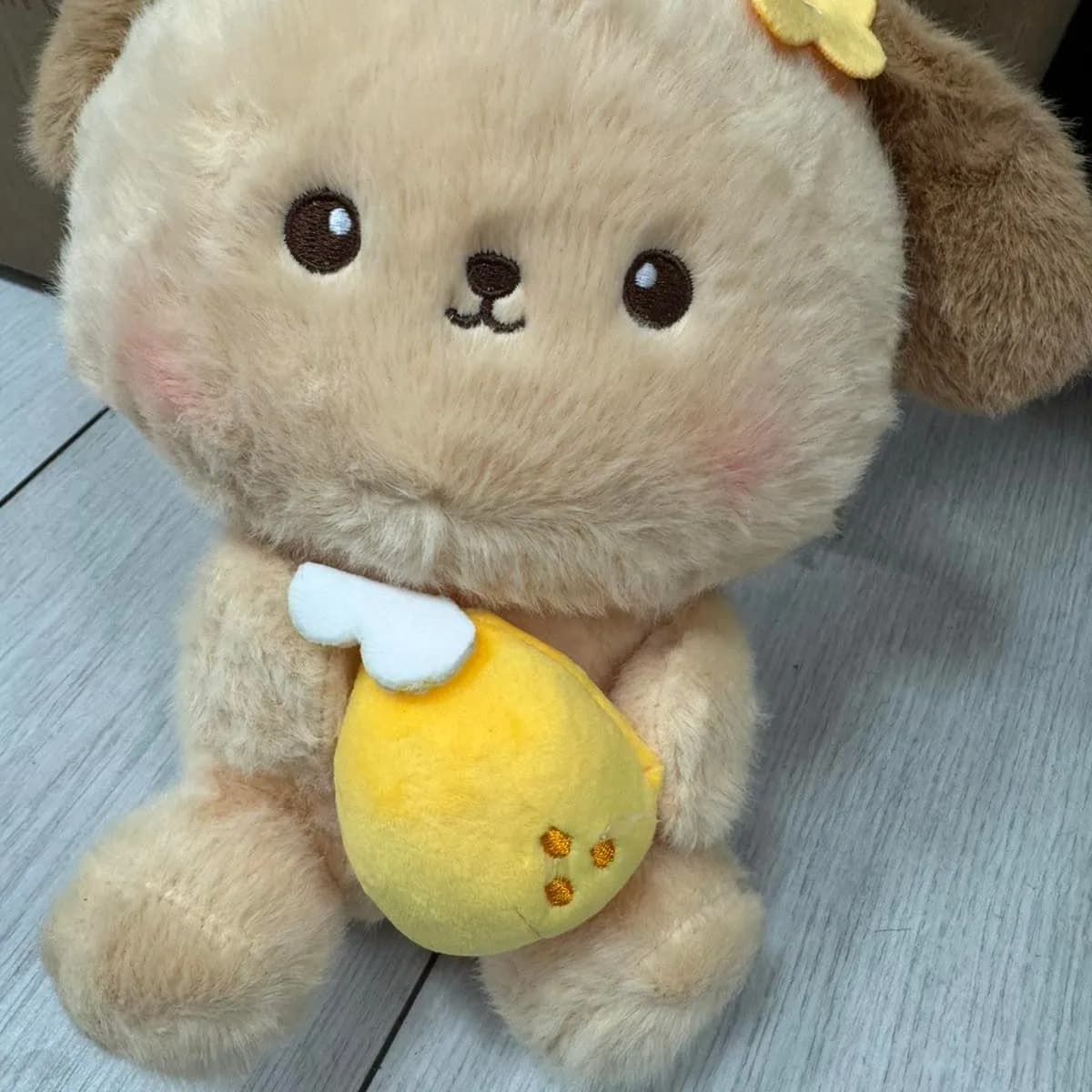 Maskotka pluszowa piesek 23cm beżowy z bananem