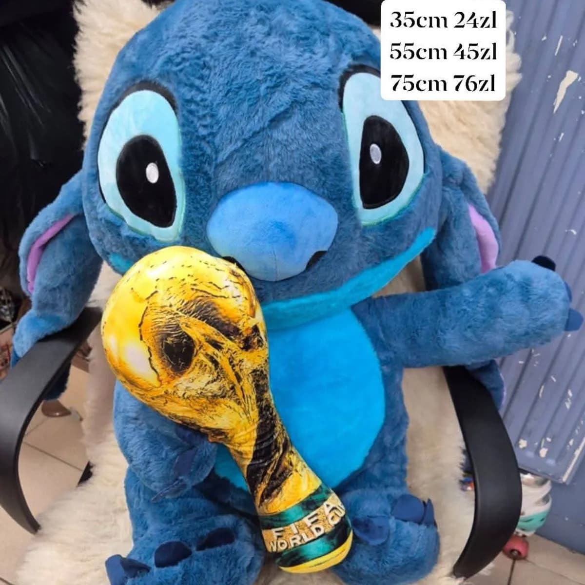 Maskotka Pluszowa Stitch z Pucharem Świata 55cm