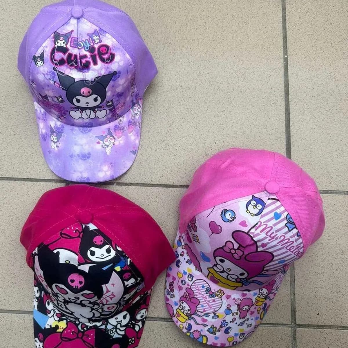 Czapki dla dzieci Kuromi i My Melody z daszkiem, mix kolorów