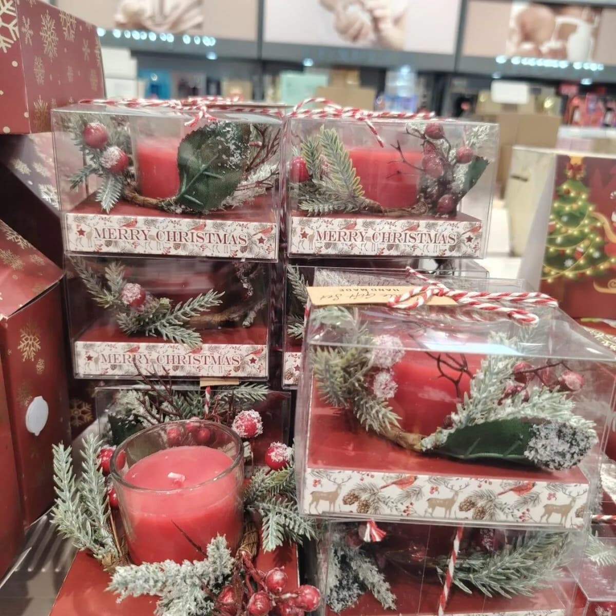 Świeca dekoracyjna świąteczna w szkle z gałązkami