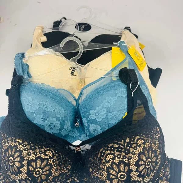 Biustonosz damski koronkowy push-up czarny/beżowy/niebieski