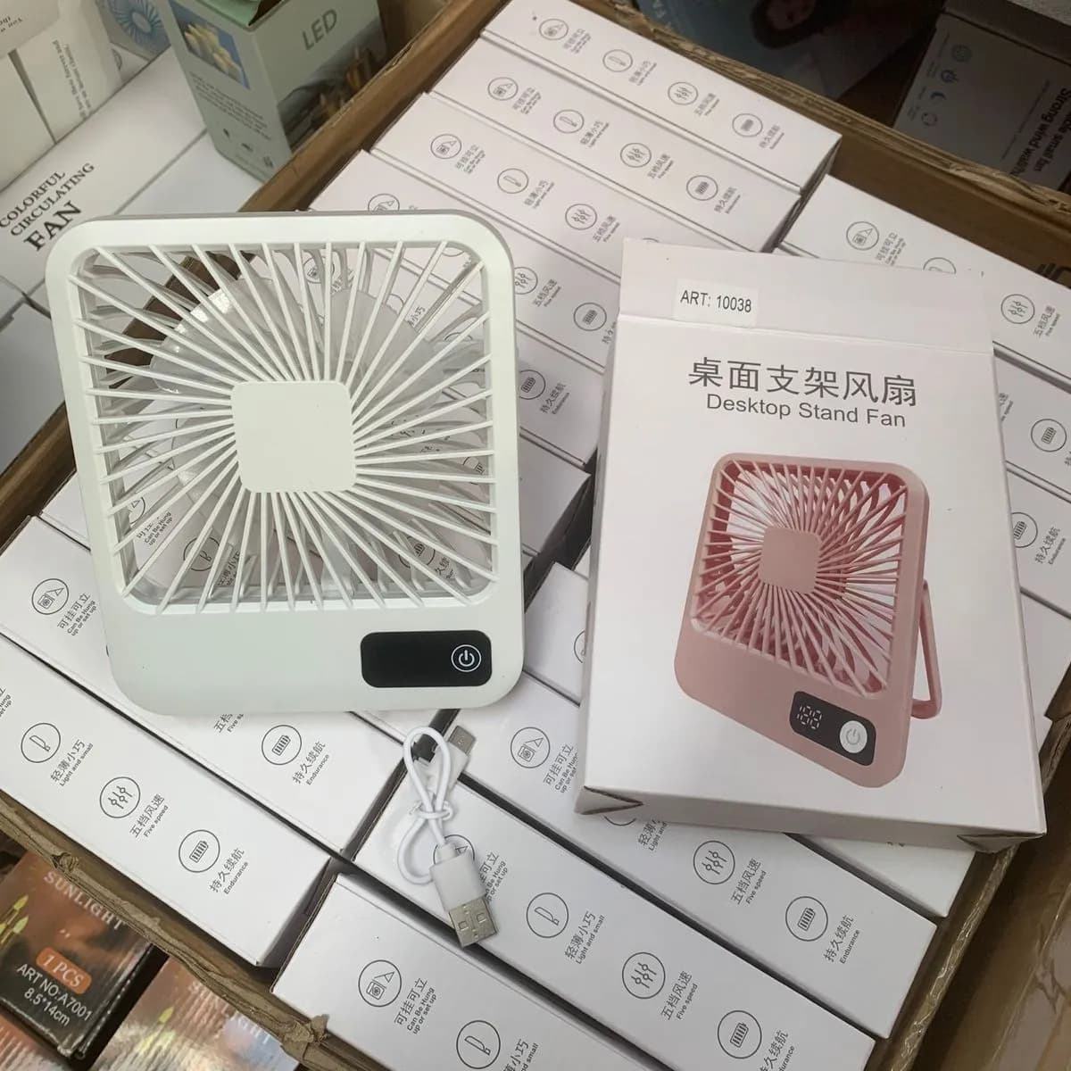 Wiatrak USB Mini Biurkowy z Wyświetlaczem 5 Biegów Mix