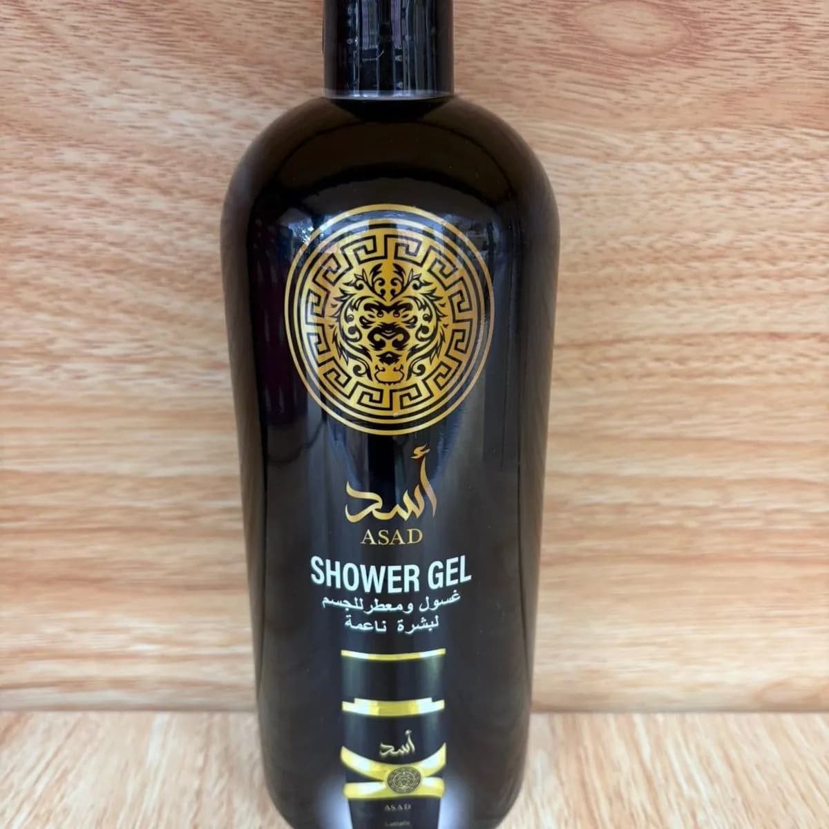 Żel pod prysznic Lattafa Asad, czarna butelka ze złotym logo