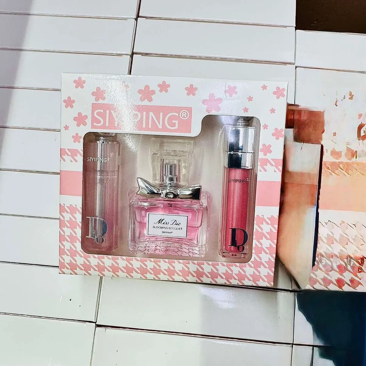 Zestaw Perfume + Błyszczyków do Ust