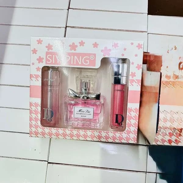 Zestaw Perfume + Błyszczyków do Ust