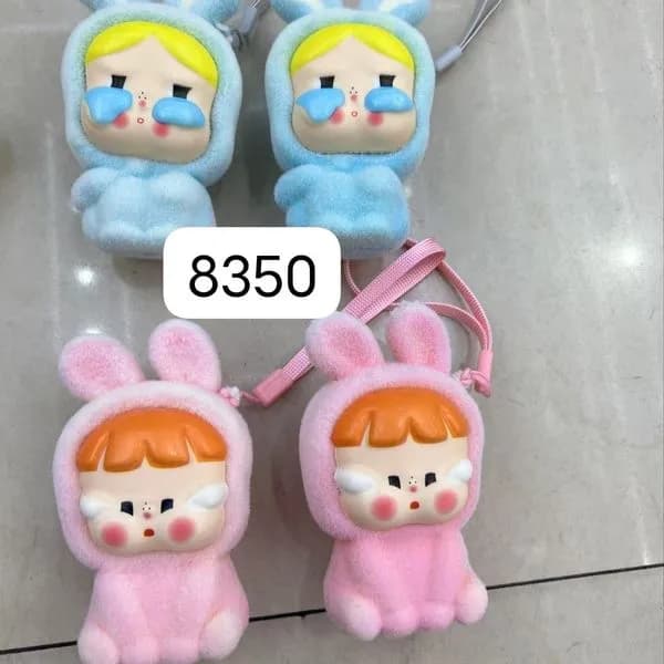 Brelok Squishy Cry Baby w Pluszowym Kapturku Królik 12szt