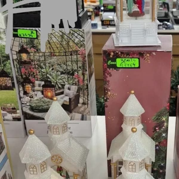 Lampki LED świąteczne - białe domki z LED 6 szt/op.