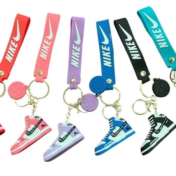 Brelok do Kluczy But Sneaker z Paskiem Mix Kolorów 24 szt.