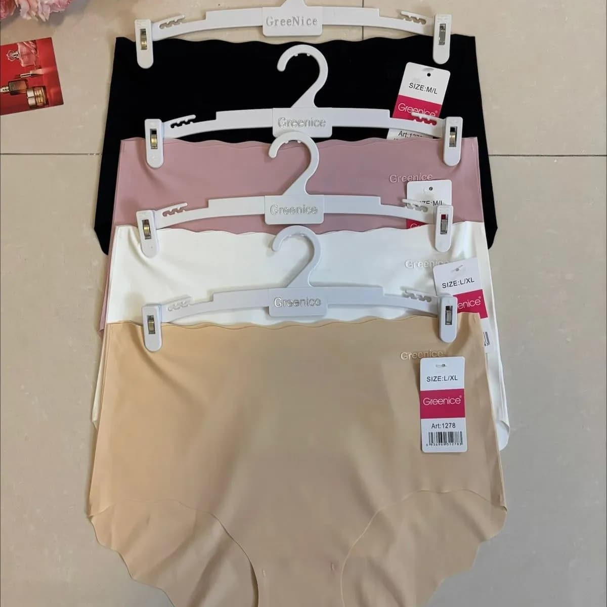 Majtki damskie Grace bezszwowe M/L/XL 4 szt