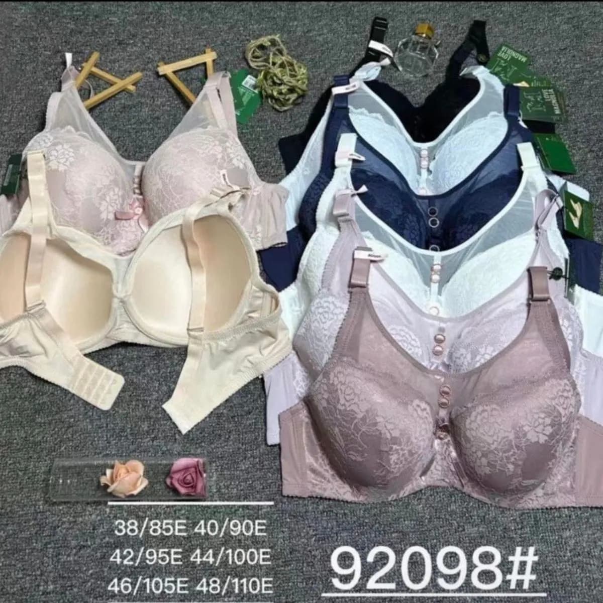 Biustonosz damski push-up 38/85-48/110 beżowy/różowy/granatowy