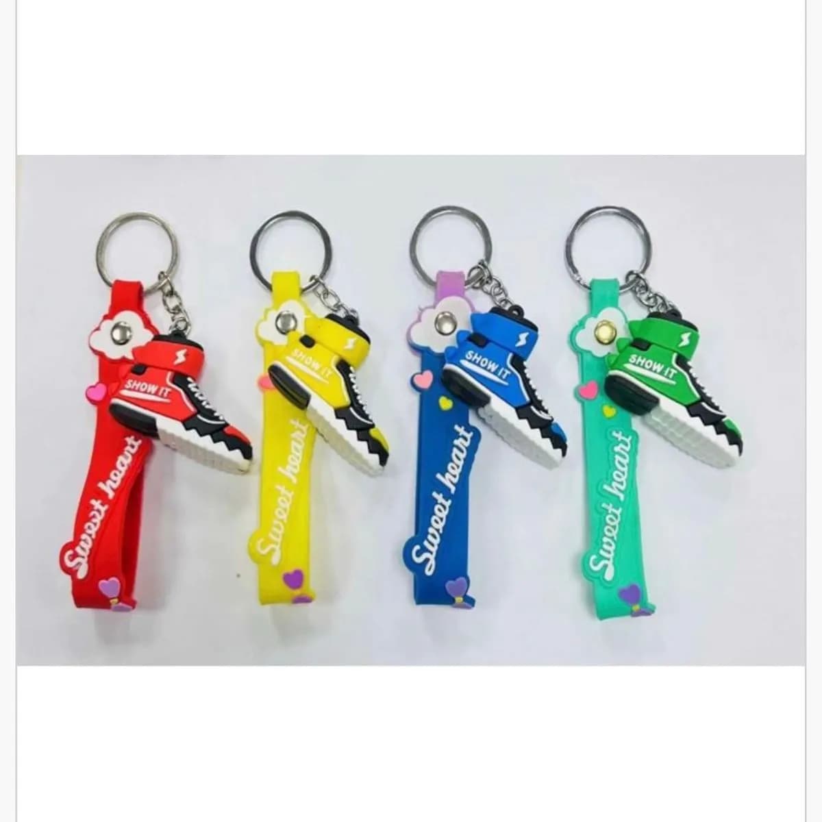 Brelok do Kluczy But Sportowy Sneaker Mix Kolorów 24szt