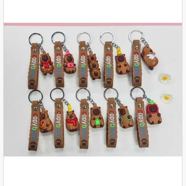 Brelok do Kluczy Kapibara - Gumowy z Figurką 3D i Paskiem, Mix