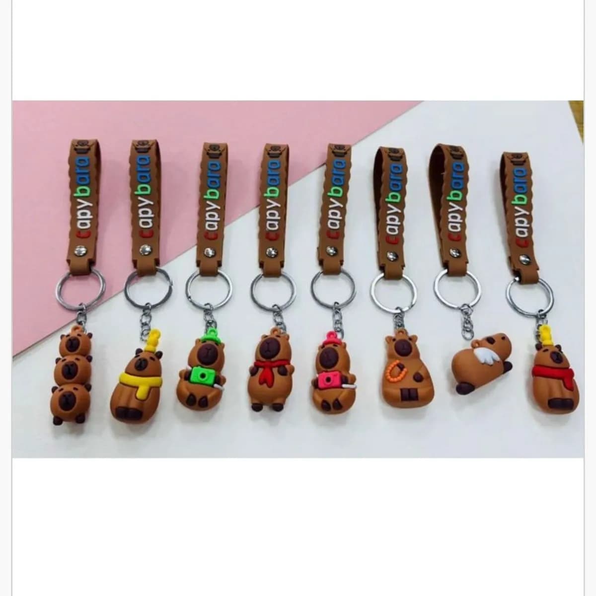 Brelok do Kluczy Kapibara z Paskiem Silikonowym - Mix Wzorów