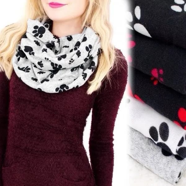 Szale damskie z nadrukiem łapek 12 szt