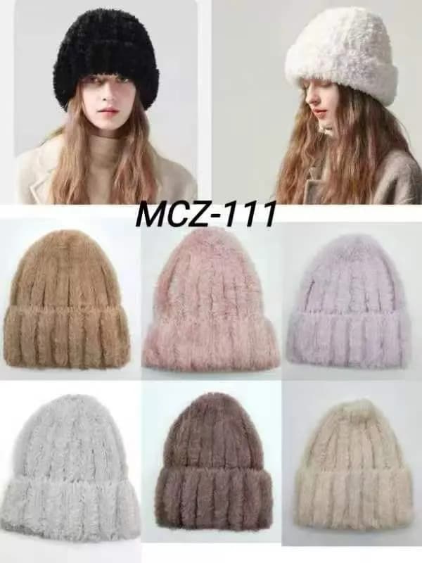 Czapki damskie futrzane MCZ-111, 12 szt/opak.