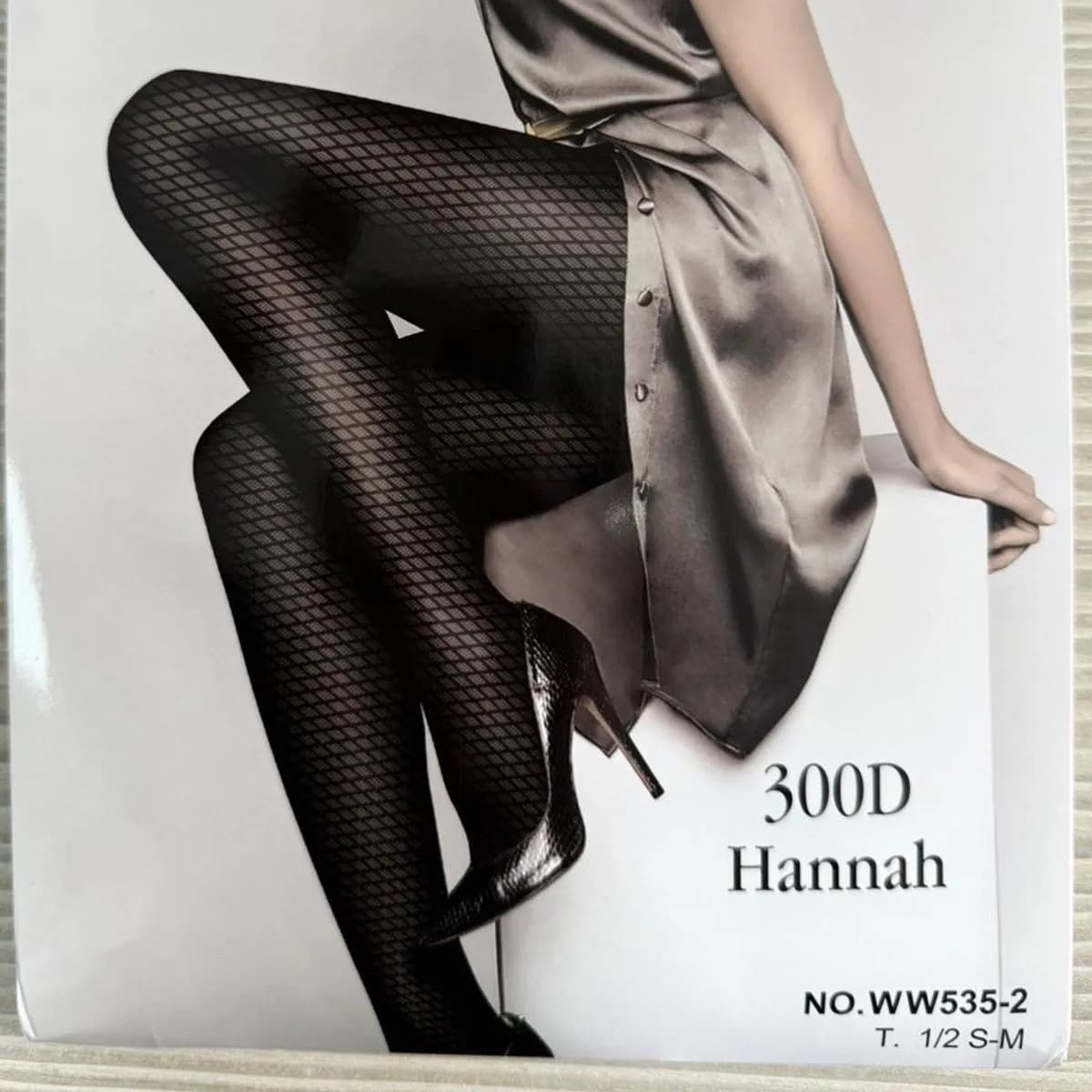 Rajstopy damskie Hannah 300D czarne wzór siateczkowy