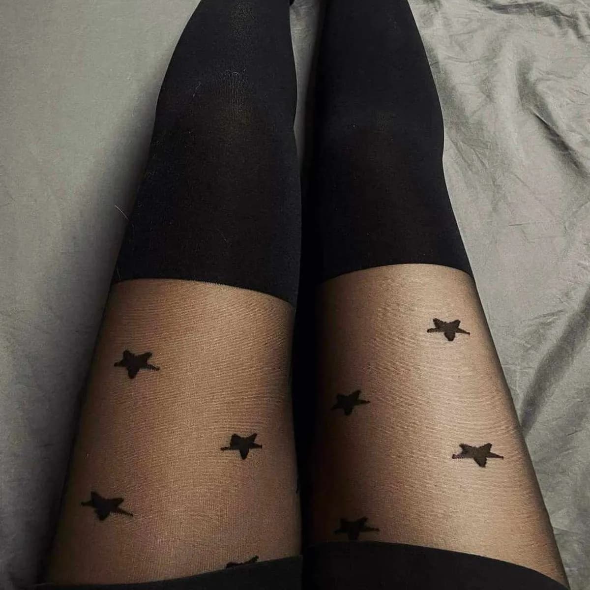 Rajstopy damskie czarne z czarnymi gwiazdkami C18