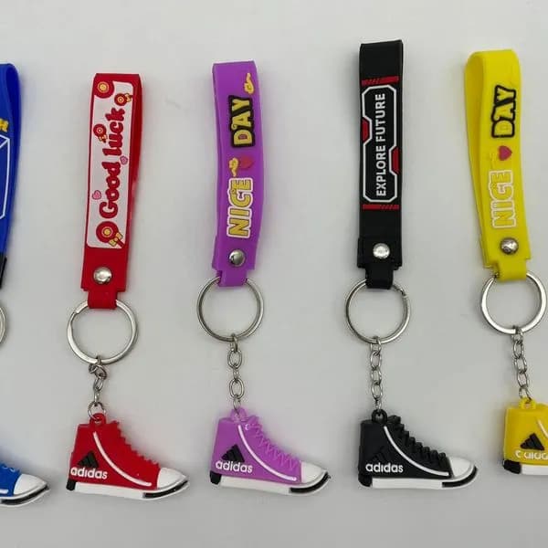 Brelok Silikonowy But Trampek z Paskiem Mix Kolorów 24szt