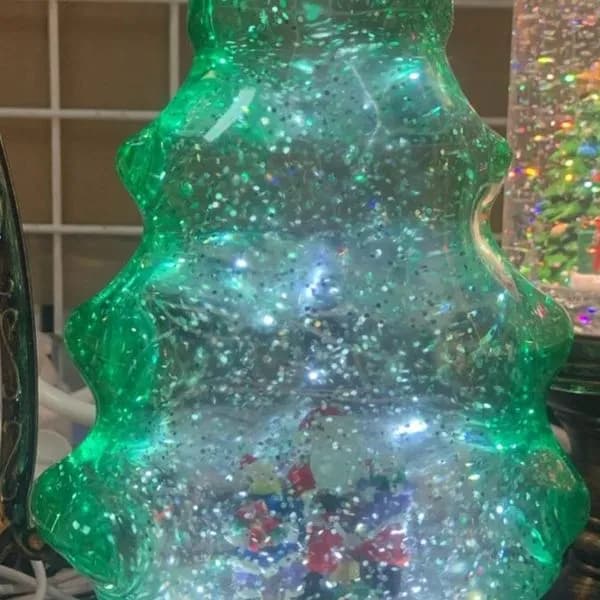 Dekoracyjna choinka LED z lampkami i płatkami śniegu