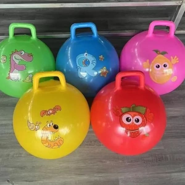 Piłka Skacząca dla dzieci 45cm z uchwytem