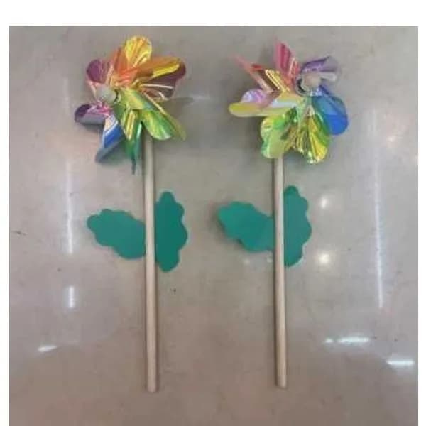 Wiatrak Plastikowy 12cm Tęczowy