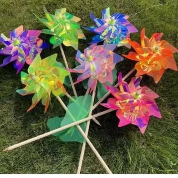 Wiatrak Plastikowy 24cm Wielobarwny