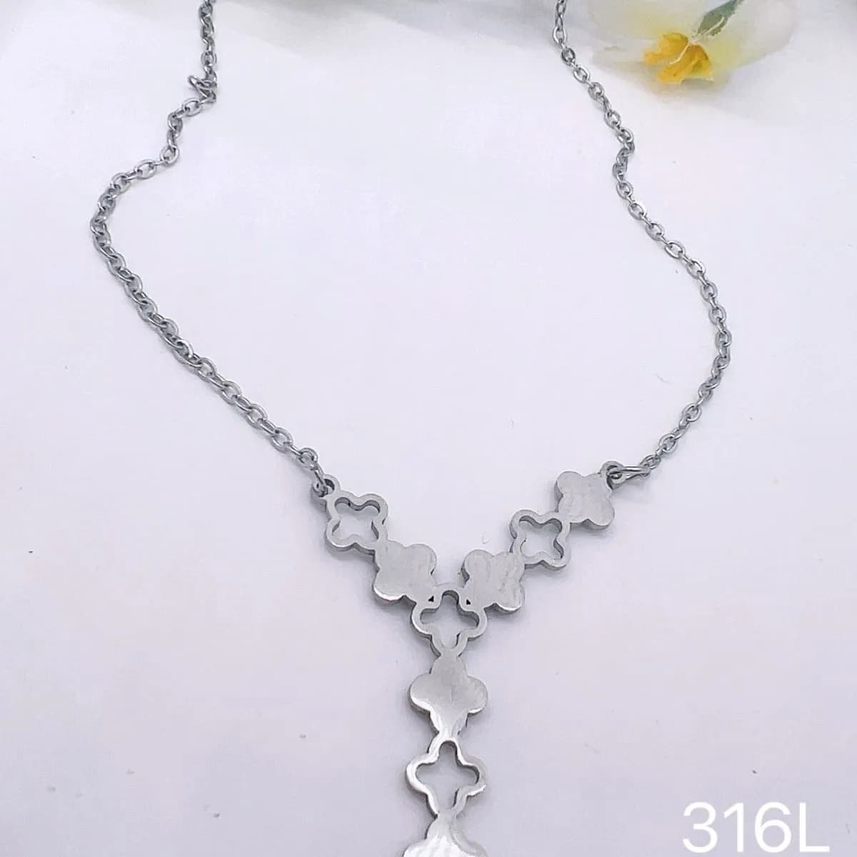 Łańcuszek damski 316L z zawieszkami kwiatowymi