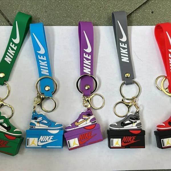 Brelok do Kluczy But Sneaker z Paskiem Mix Kolorów 24szt