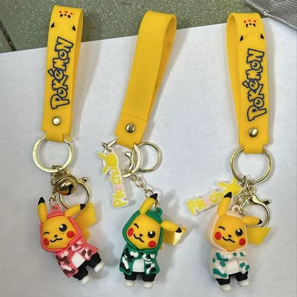 Brelok Pokemon Pikachu w Bluzie z Paskiem Żółtym 24 szt.